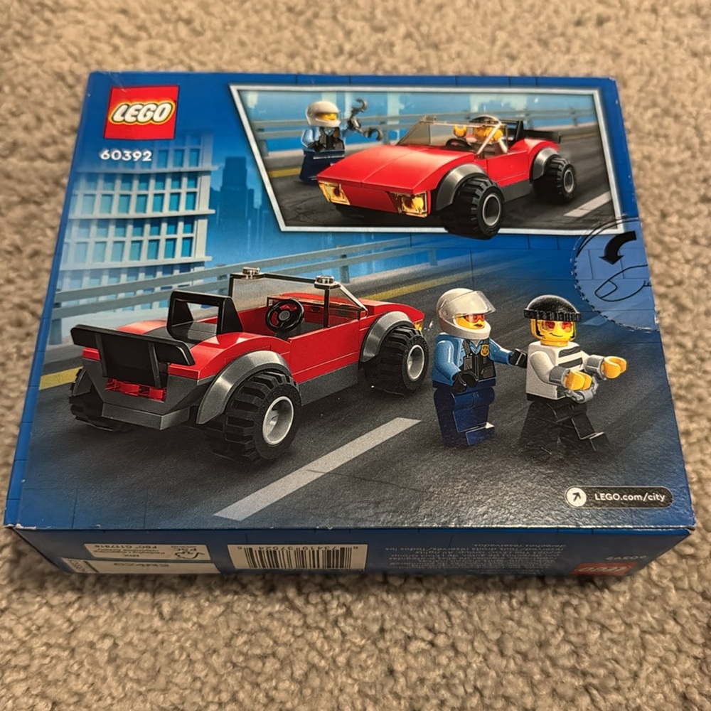 LEGO City Police Bike Car Chase 60392 Toy with Vehicle Motorbike & 2 Minifigures - Picture 2 of 4